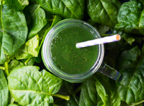 Smoothies aux épinards : Des boissons délicieuses pour renforcer le système immunitaire