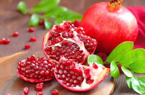 Pomegranates are rich in antioxidants that enhance immunity and can be enjoyed fresh or juiced.